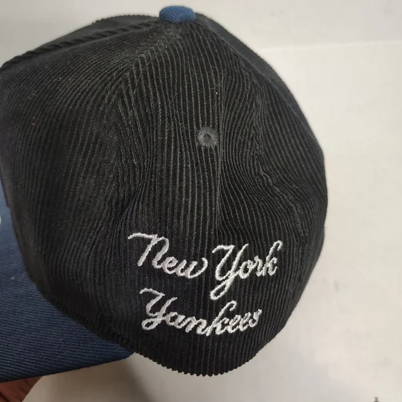 New York Yankees Corduroy Throwback Mitchell And Ness Black Snapback Hat OSFA